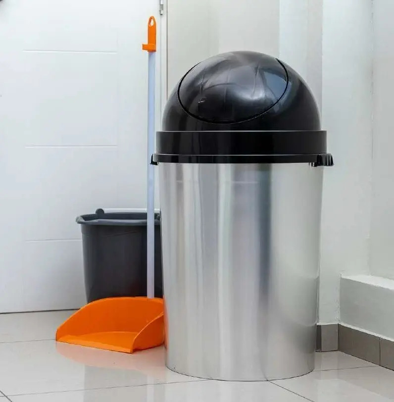 Basurero Papelero Vaiven Metalizado Modelo Cosmos 54.4l - Imagen 4