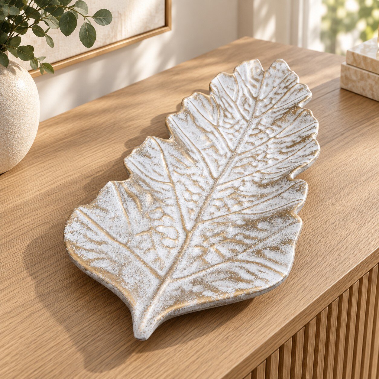 Bandeja Decorativa Forma Hoja MDF Blanco y Negro 38 cm - Imagen 2