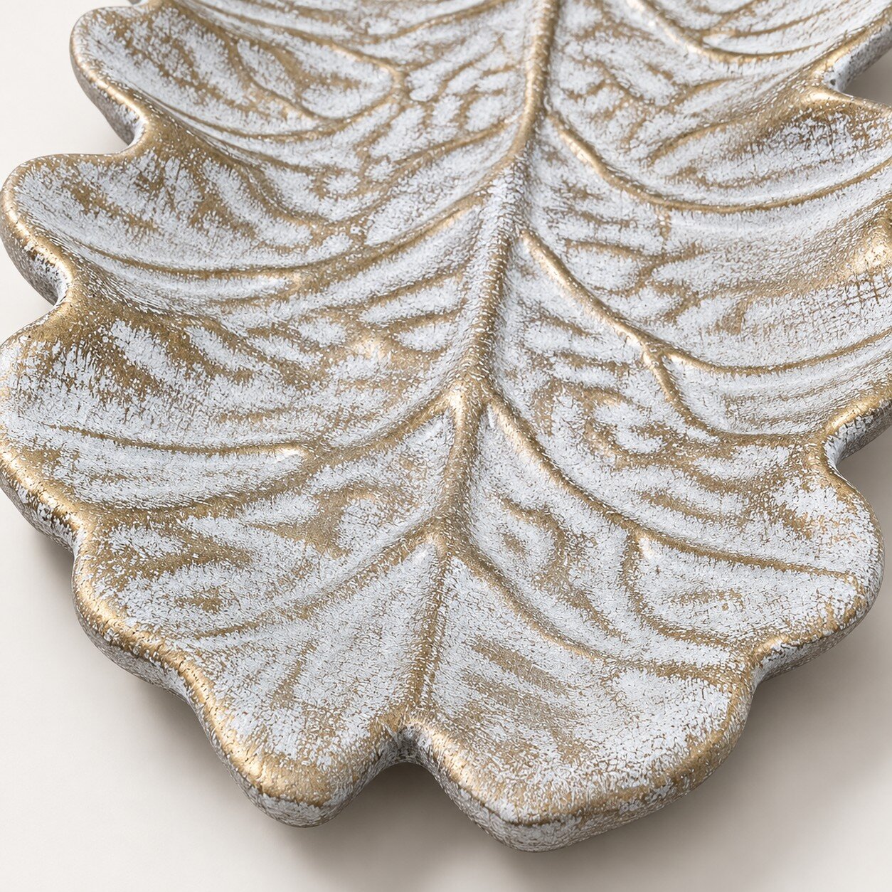 Bandeja Decorativa Forma Hoja MDF Blanco y Negro 38 cm - Imagen 5