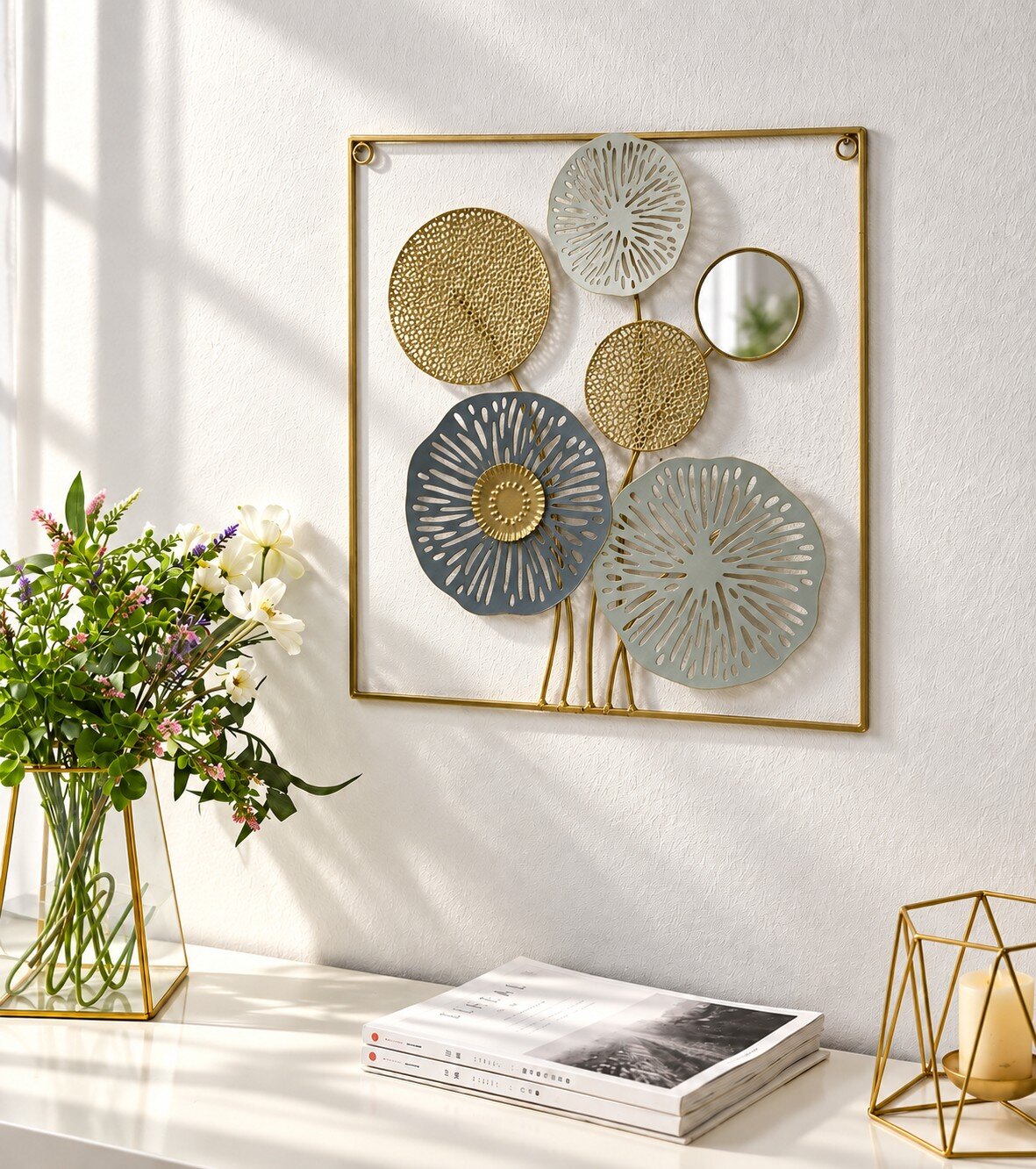 Cuadro Decorativo Metálico Floral con Espejo 45x45 cm Diseño Calado Dorado y Azul - Imagen 4